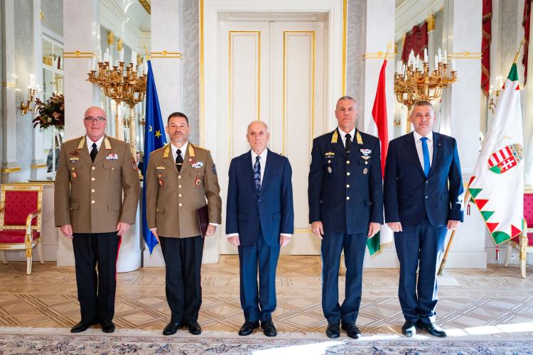 Tábornoki kinevezések a Sándor-palotában