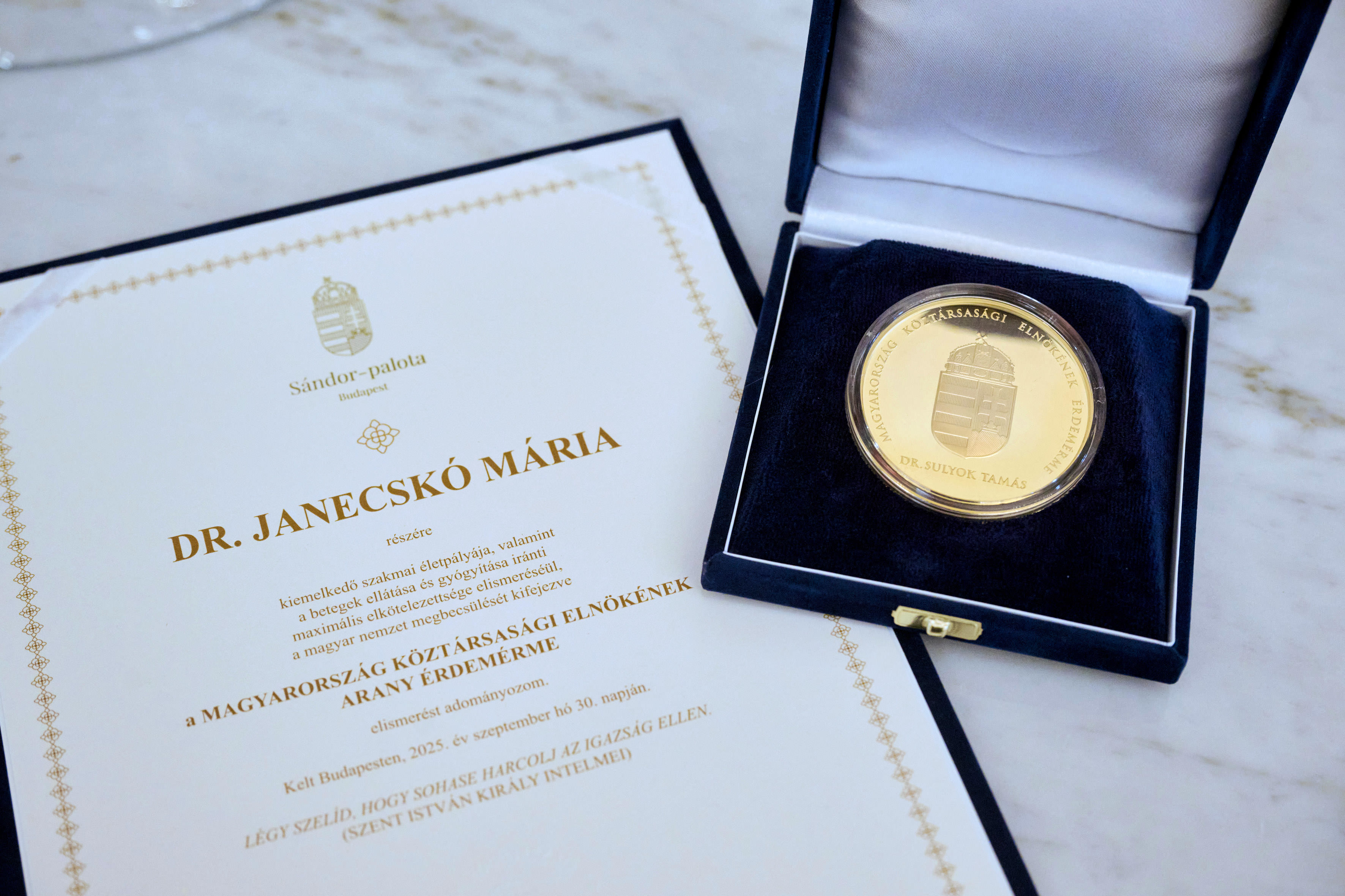 dr. Janecskó Mária 