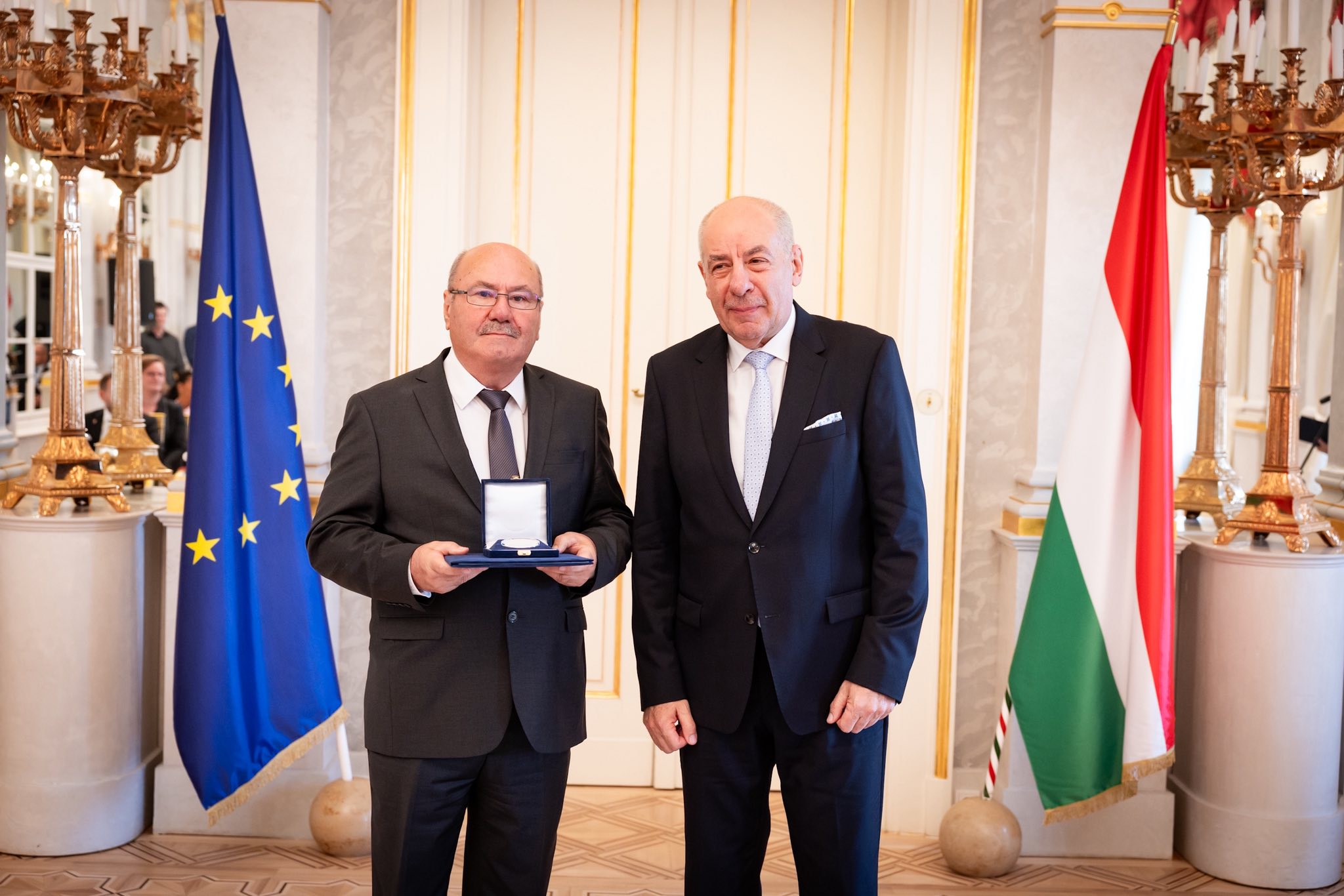 Köztársasági elnöki érdemérmek átadása a Sándor-palotában 2026.06.04.