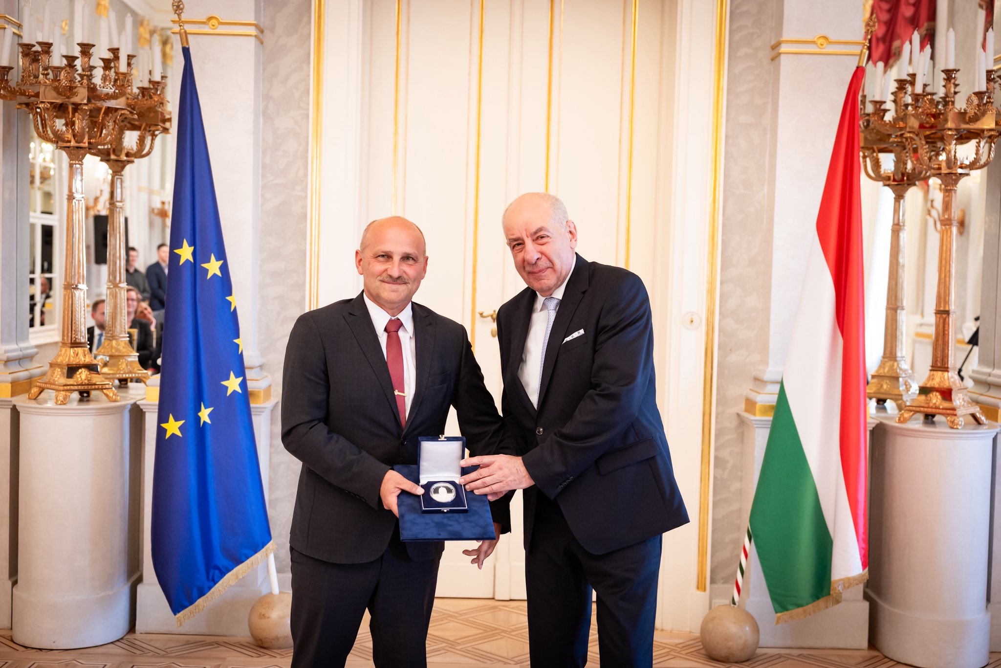 Köztársasági elnöki érdemérmek átadása a Sándor-palotában 2026.06.04.