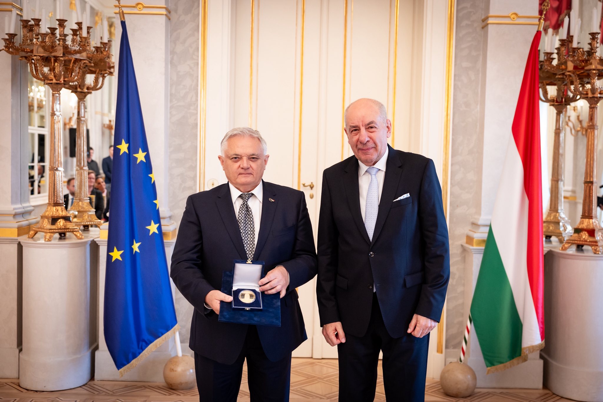 Köztársasági elnöki érdemérmek átadása a Sándor-palotában 2026.06.04.