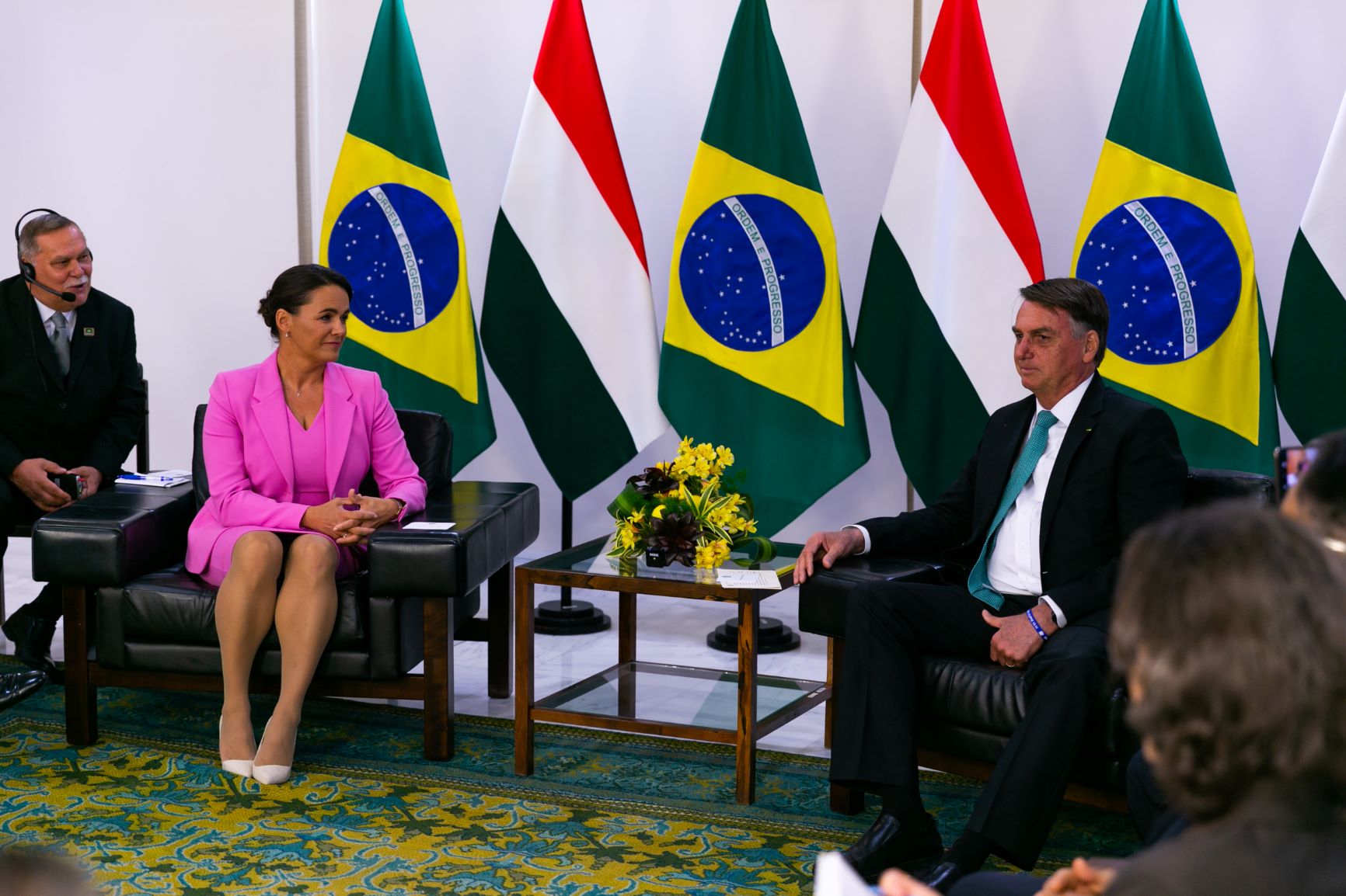 Novák Katalin Brazíliavárosban Jair Bolsonaróval tárgyalóasztalnál