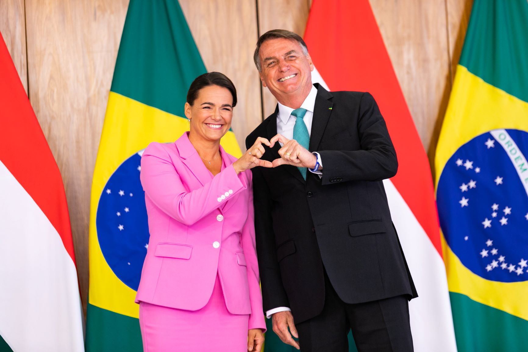 Novák Katalin Brazíliavárosban Jair Bolsonaróval kéz a kézben