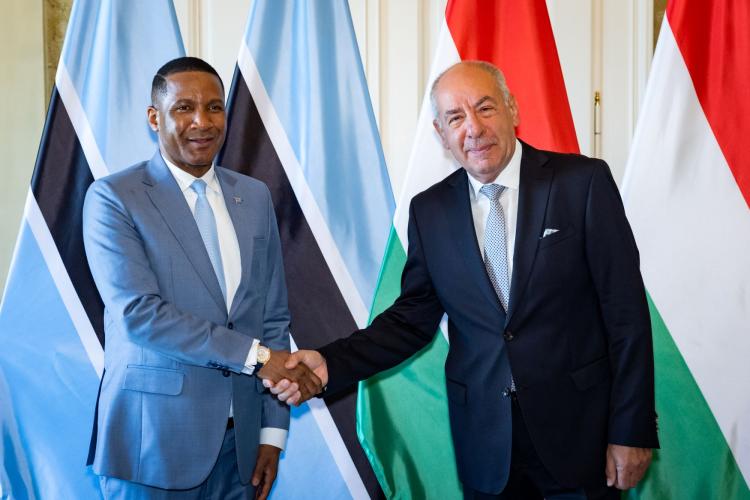 Botswana elnöke Budapesten
