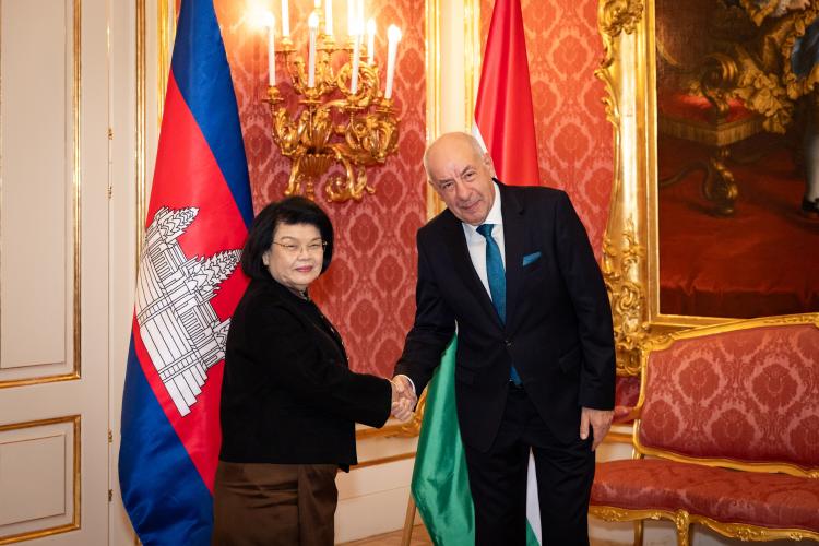 A kambodzsai házelnök a Sándor-palotában.