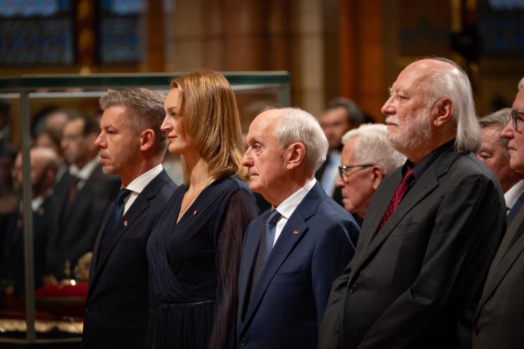 Kitüntetettek díjazása a parlamentben