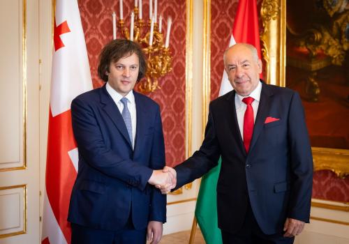 Georgia miniszterelnöke a Sándor-palotában